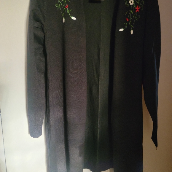 BEAUTIFUL ESPERANZA---BLACK SWEATER - Picture 2 of 2